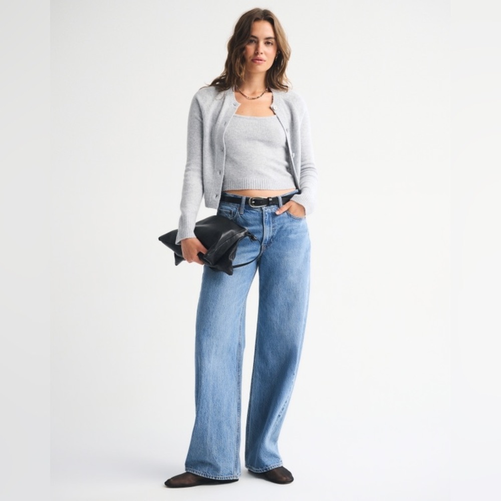 Abercrombie & Fitch Low Rise, Ultra Loose Women’s Size 26 Short Jean.